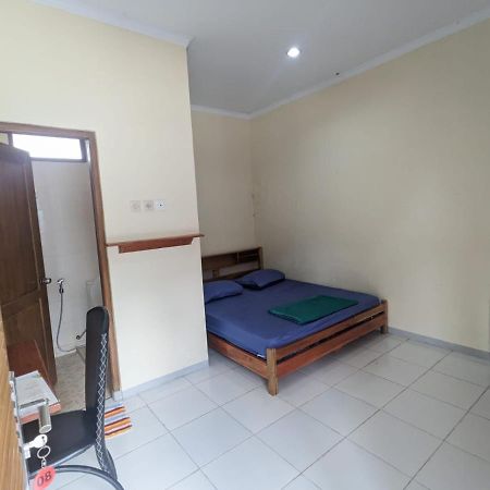 Rumah Pagar Merah Homestay Yogyakarta Exterior photo